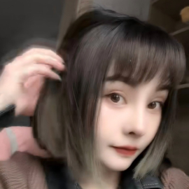 娇小短发美女