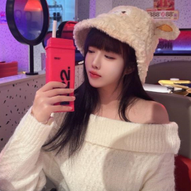 精致漂亮性感小女友