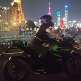玩机车的奶牛姐姐 玩的很花