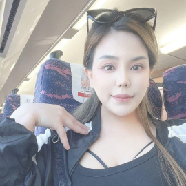 可以玩玩具的大熊妹子